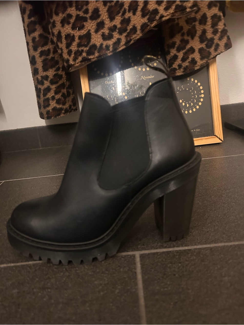 Doc Marten- Black Chunky Heel Chelsea Boot - NEVER WORN - Picture 1 of 5